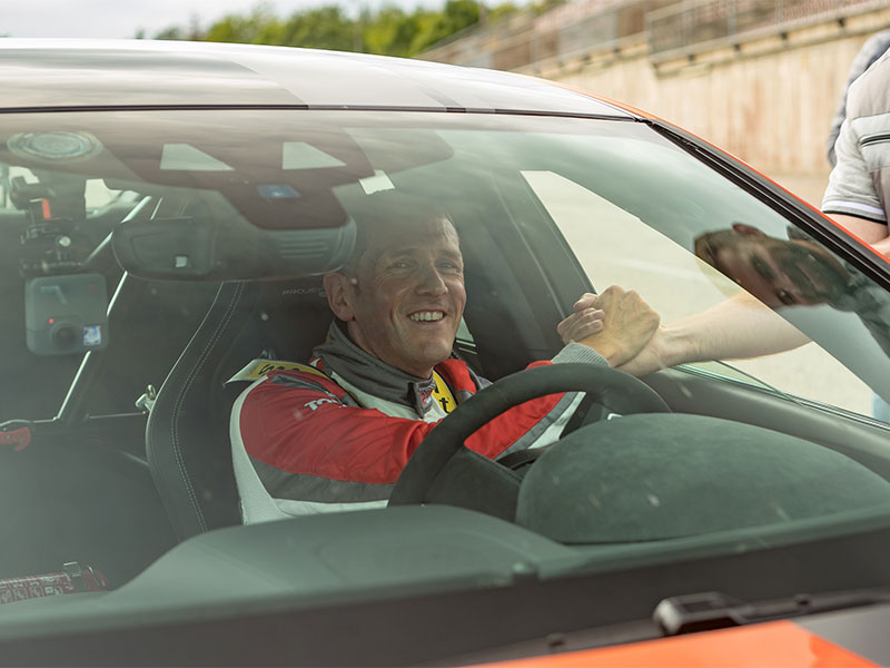 شاهد أسرع سيارة صالون في العالم... جاكوار XE SV PROJECT 8